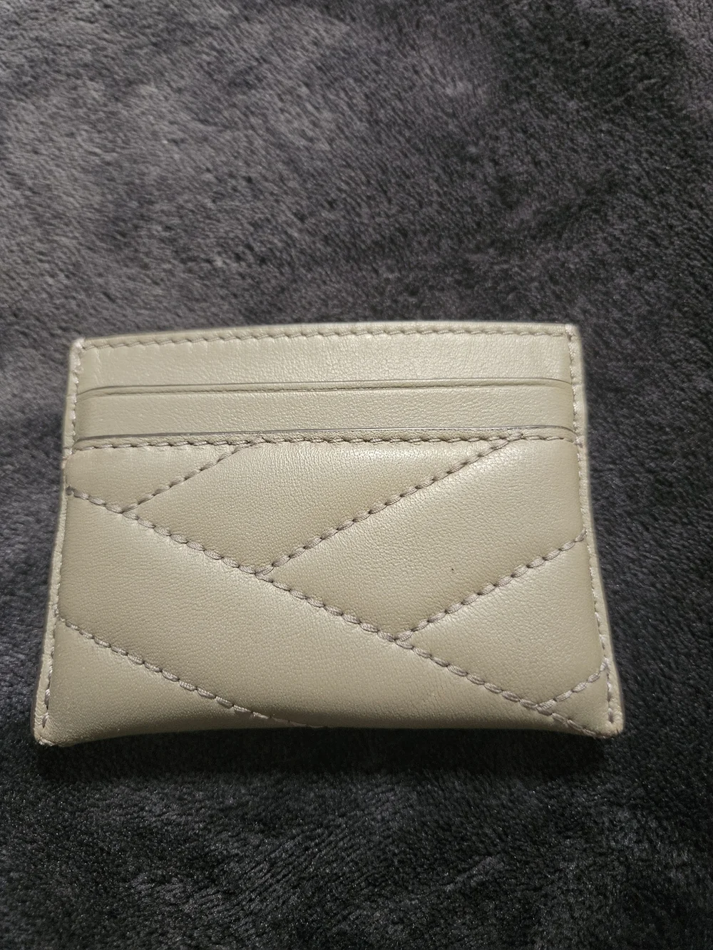 Tory Burch Quilted Leather Card Case in Grey with Gold Logo - Picture 4 of 4